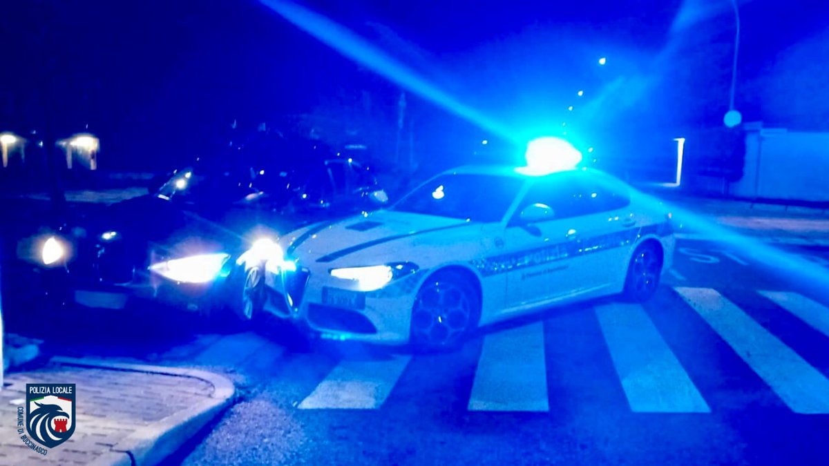 pruiti's tweet photo. Fugge all’alt della Polizia locale di Buccinasco: preso a Corsico https://t.co/HQkTzsjK0U via @pruiti https://t.co/tWORH9LvUd