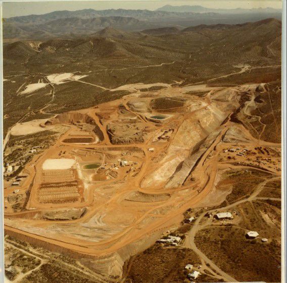 AztecMinerals's tweet photo. 📸 From the archives: Aerial views of the historic Contention open pit at the Tombstone Project during mining operations in 1984.

The Tombstone district has a long mining history dating back to the late 1800s, with historic production of high-grade silver and gold from oxidized vein and CRD-style mineralization. Today, Aztec Minerals is continuing exploration around and beneath the historic Contention pit, targeting broader gold-silver potential across the district.

These photos offer a rare look at the scale of operations in the 1980s, and highlight the continued exploration potential across the Tombstone district.

TSXV: $AZT.V | OTCQB: $AZZTF