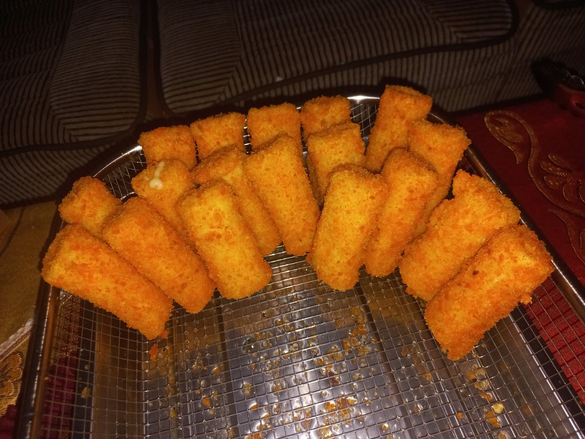 everyjsc's tweet photo. yang risol yang risol....

#risolmayo https://t.co/cpX9tfjLCm