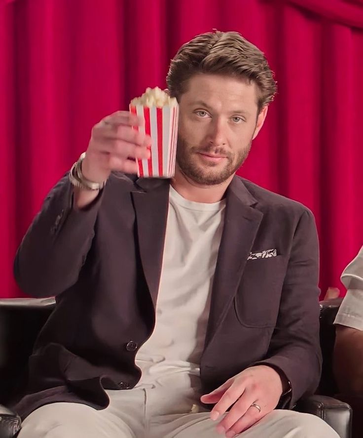 Hourly Jensen Ackles tweet media