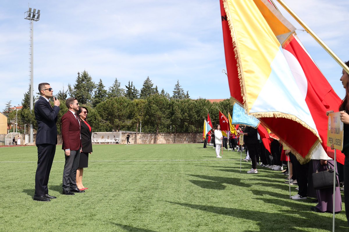 tavasmakam's tweet photo. Kaymakamımız Sayın İsmail DEMİR, Tavas İlçe Stadyumu’nda düzenlenen 19 Mayıs Atatürk’ü Anma, Gençlik ve Spor Bayramı kutlama programına katıldı. Gençlerin hazırladığı gösteriler büyük beğeni toplarken, bayram coşkusu hep birlikte yaşandı. 🇹🇷 https://t.co/JoJGb8HpHJ