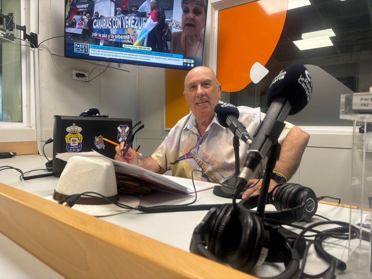 TodoGolesRadio's tweet photo. 📣 ¡El árbitro indica el comienzo del #TagororBlanquiazul de @laradiocanaria!

 Los invitados de hoy:
🗣️ @LuisPadilladeF1 
🗣️ @EduardoChinea 
🗣️ @gallobarroso 
🗣️ @ALFREDODELCAST1  

Ya estamos en directo, ¡SINTONÍZANOS!

🔗 https://t.co/ooI1IGsv73
📺 https://t.co/7RjyLT2GBx https://t.co/quy0Yy0JlW