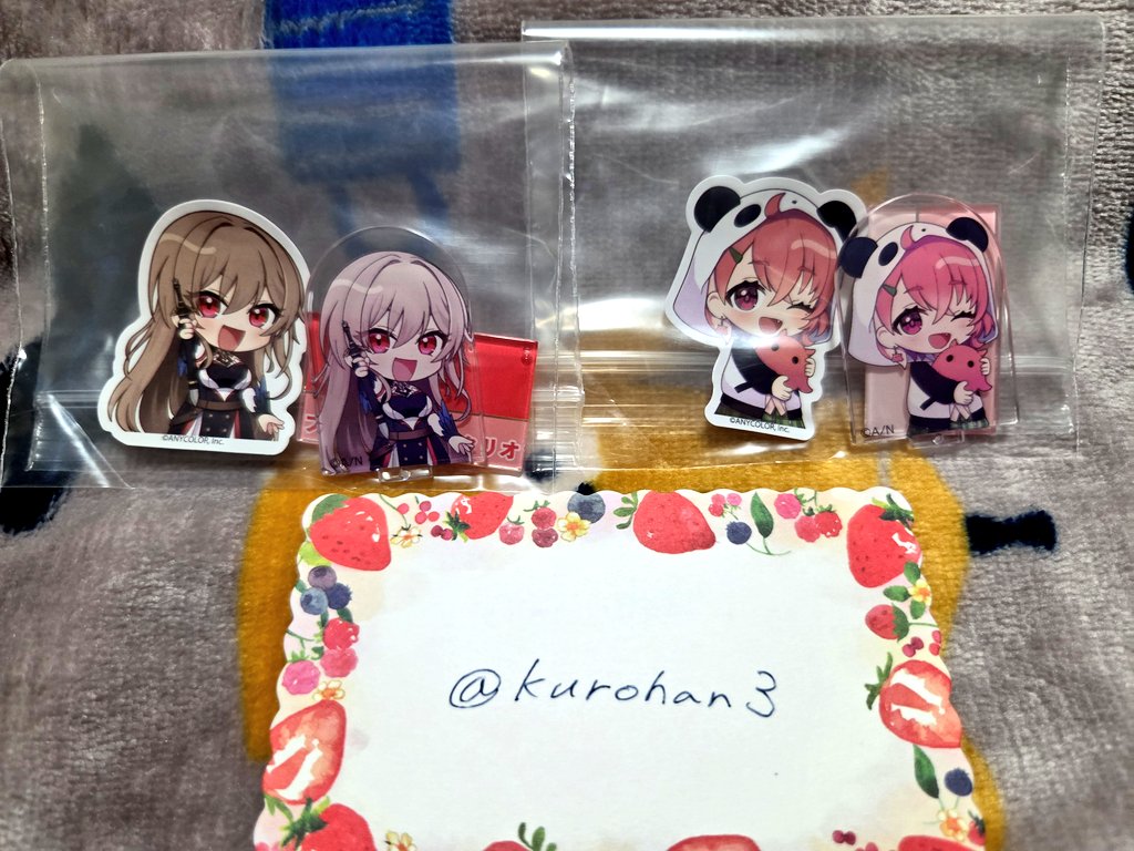 kurohan3's tweet photo. @asa_trade87 はじめまして。こんばんは。
検索よりお声かけ失礼いたします。
当方画像の2種を所持しているのですが、ご提示の画像の2種との2:2、もしくは、ご不快でなければ当方2種とご提示の画像上段の方1種の2:1での交換をお願いする事は可能でしょうか？
お手数とは存じますがご検討いただけますと幸いです
佐 https://t.co/OhXtsduUe9