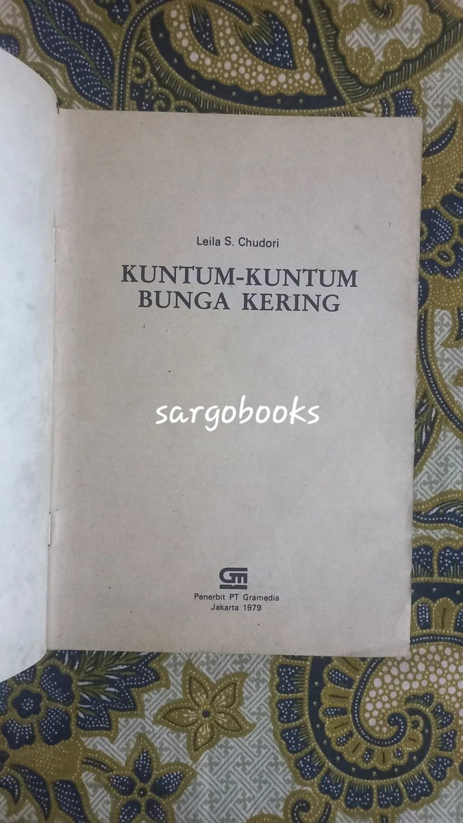 sargobooks's tweet photo. Kuntum-Kuntum Bunga Kering
Leila S. Chudori 
Gramedia, 1979 
62 halaman

Harga: Rp165.000 https://t.co/Z9SMsid6Nr
