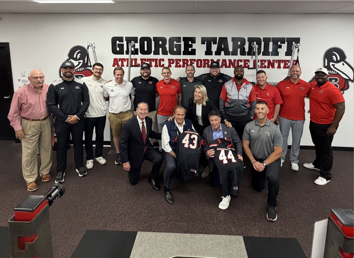 RavenFootballBC's tweet photo. Benedictine Football + Jersey Mike's

Peter Cancro and his wife Tatiana stopped by on Friday to visit with our staff and President Minnis. His best friend and BC Hall of Famer, Keith Hertling, joined him. We appreciate their continued support of our program and college! https://t.co/eDUAPVJurz
