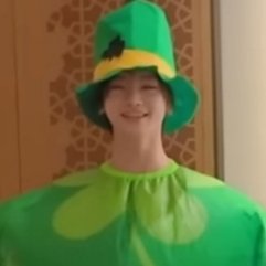 anxinified's tweet photo. anxin in that big silly costume makes his tiny adorable face look even smaller IM GONNA CRY https://t.co/Aps8ObAUxp