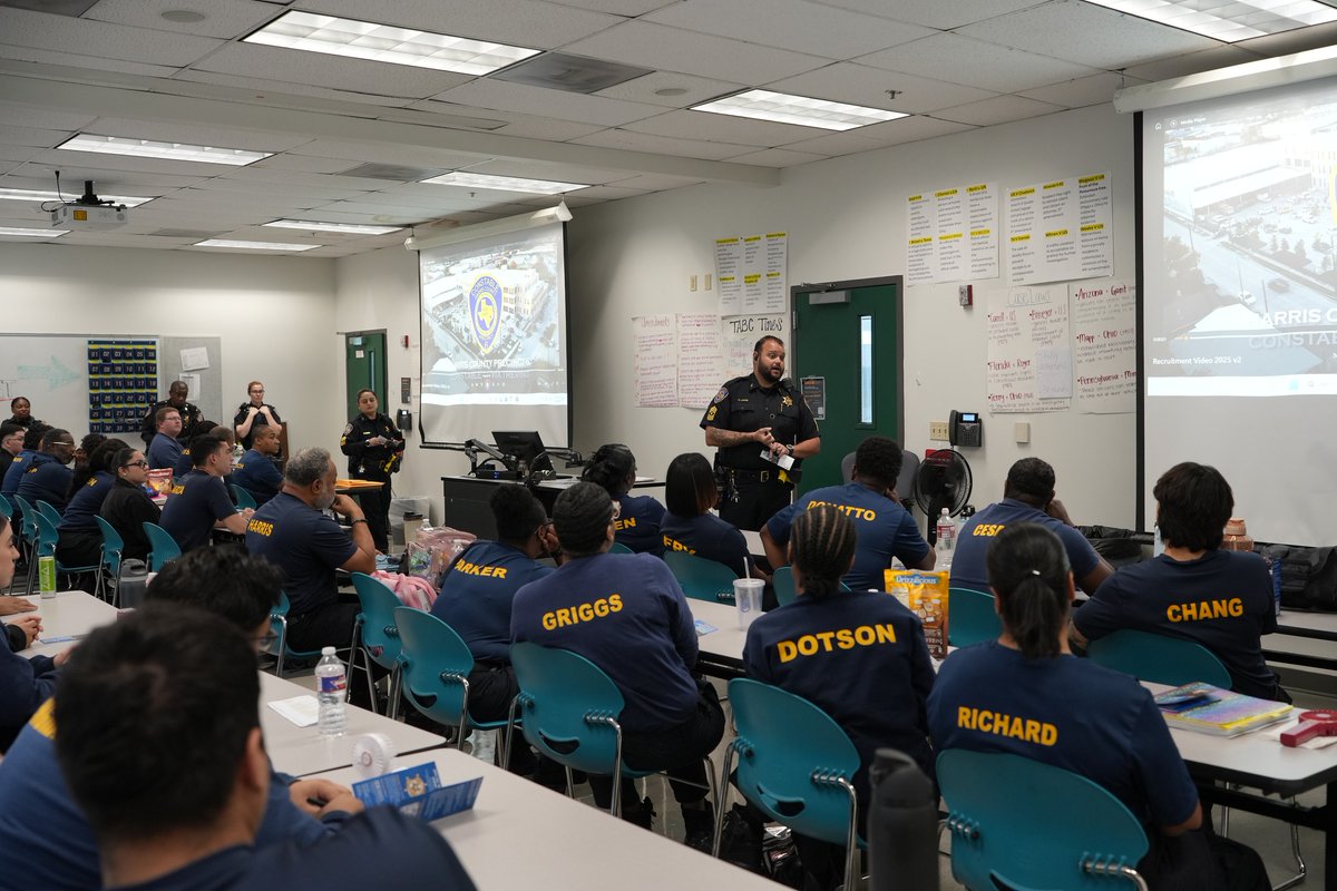 Pct6Constable's tweet photo. Our team had the opportunity to visit the HCC NE Campus and speak with cadets about the career opportunities available with Precinct 6 Constable's Office.
We appreciate the cadets for their time, all of the great questions they asked, and for their interest in public service. https://t.co/jbIhRCX0Fe