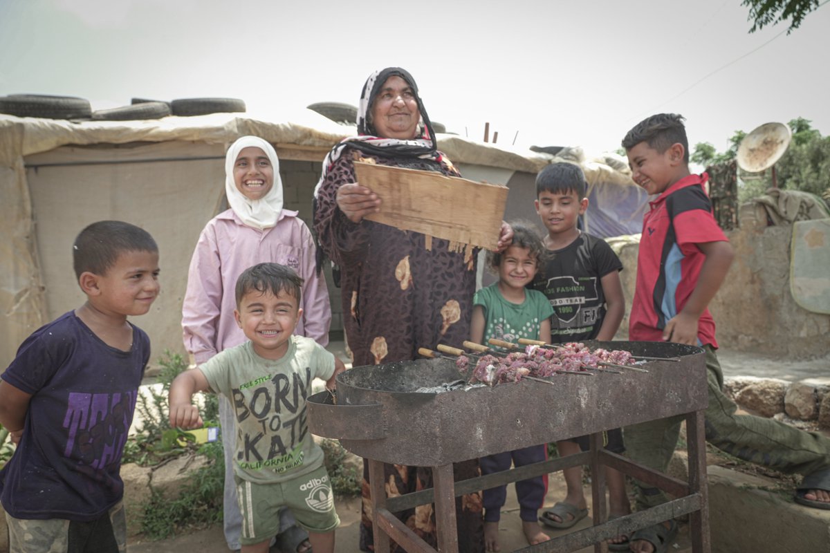 IslamicReliefIT's tweet photo. "A volte ci sentiamo dimenticati, soprattutto durante le feste, quando non possiamo permetterci di celebrare come gli altri."

Lo scorso Eid, la vostra Udhiya ha cambiato tutto questo. Hanno potuto cucinare pasti dignitosi senza preoccuparsi👉🏼 https://t.co/ykQqoCp4dB https://t.co/A8DtuIRvHj