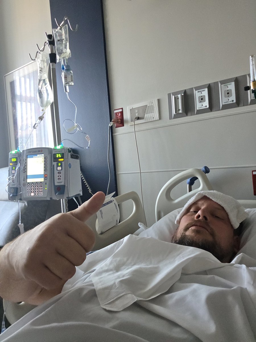 ItsHentee's tweet photo. For those of you who still follow me around here, love and prayers are appreciated. Currently in hospital for a few days. 

This sucks https://t.co/T8ZeihFAYL