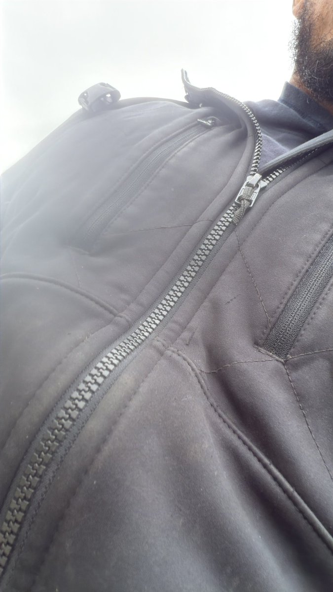 _AV117's tweet photo. Wearing a jacket mid may is crazy https://t.co/0PiyLjeagg