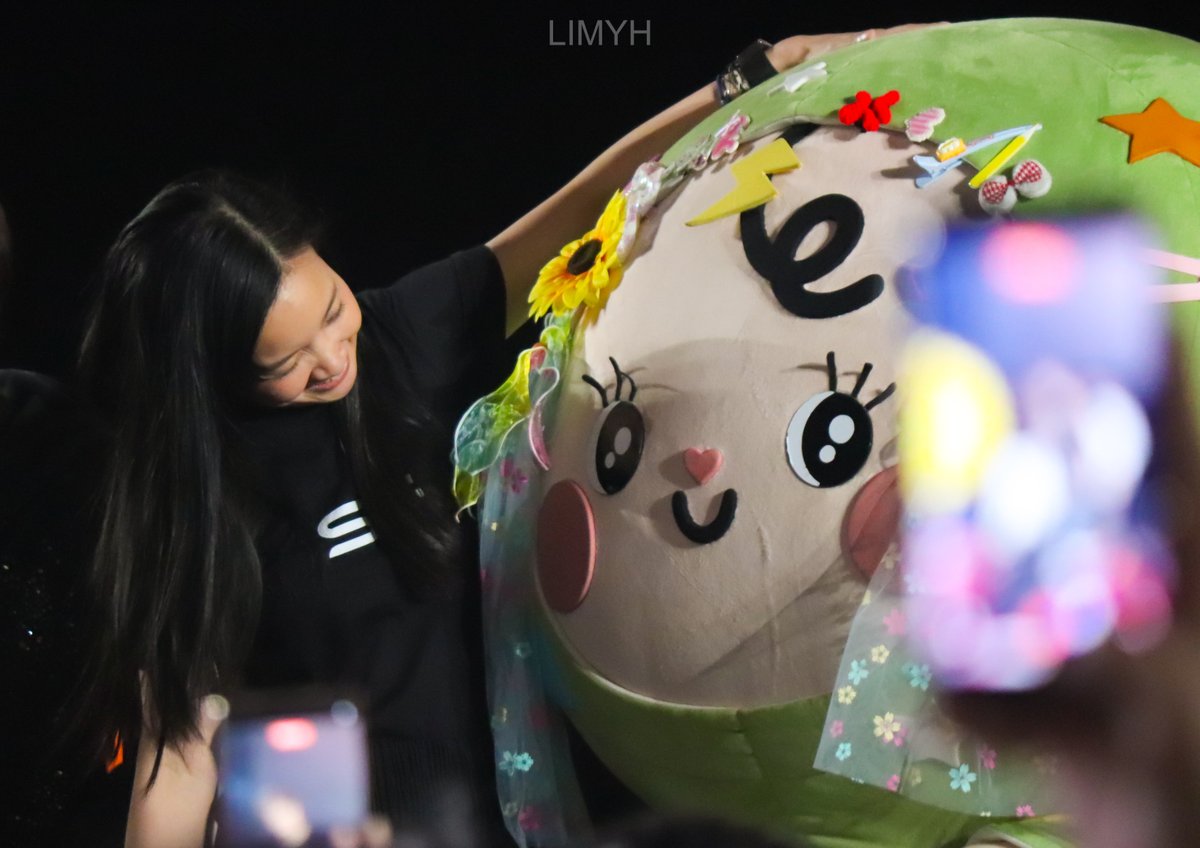 LETMEYOUR's tweet photo. ได้เวลาปล่อยรูปดองฮะ ใครอยู่เป็นสุด อ๋อ ยัยบี๋หลานพี่ยายไงล่ะ อ้อน พี่มิ้นแล้วนะ ตอนนี้

#Babii https://t.co/43SS80Uejh
