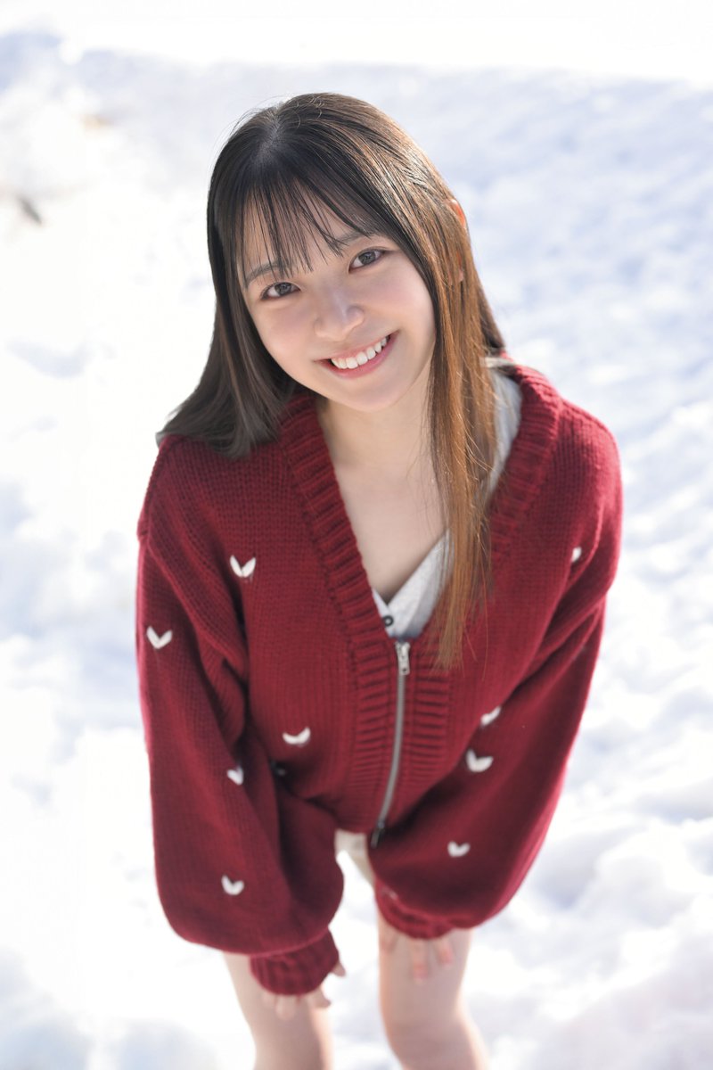 mia_akiyama26's tweet photo. ついに本日デビューです！！✨️

これからも自分らしく楽しみながら、みなさんの記憶に残るような女優さんになれるよう頑張ります😊🌷

そして、デビューに携わってくださったメーカーさん、スタッフさん、マネージャーさん、デビュー前から応援してくださっているみなさんに、少しずつ恩返ししていけるよう頑張りたいです！！！

改めて、これからもよろしくお願いします✨️

#秋山美杏