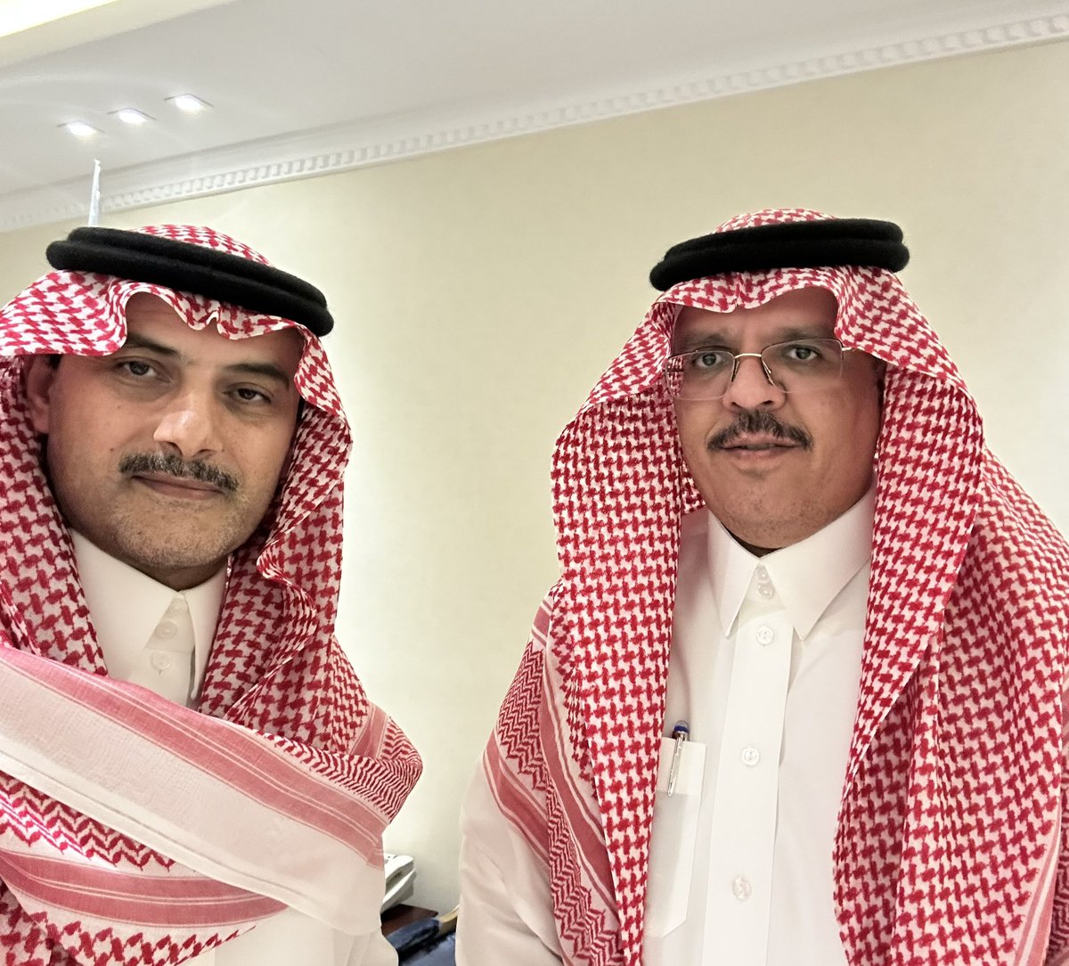 m_zhrani's tweet photo. تشرفت بلقاء محافظ #الجبيل الاستاذ منصور بن زيد الداود في مكتبه اليوم .
لقاء ودّي وحديث شيّق لايُمل ، خبرته وحكمته ورؤيته حاضرة تعكس حرصه ودعمه الكبير على تنمية الجبيل وخدمة أهلها في مختلف المجالات  بكل اخلاص واقتدار ، قائد التطوير وخلف كل انجاز ومشروع 🙏🌷 https://t.co/pqZG1buP1D