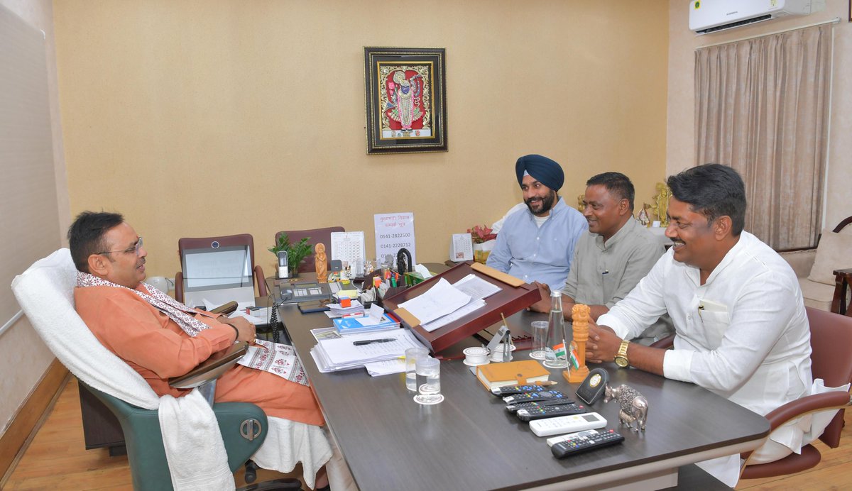 Bhajanlalofc's tweet photo. माननीय मुख्यमंत्री श्री भजनलाल शर्मा जी से मुख्यमंत्री निवास पर सादुलशहर विधायक श्री गुरवीर सिंह जी, बांदीकुई विधायक श्री भागचंद टांकडा जी एवं लालसोट विधायक श्री रामबिलास मीणा जी ने शिष्टाचार भेंट कर प्रदेश तथा अपने विधानसभा क्षेत्रों के विकास से जुड़े विविध मुद्दों पर सार्थक एवं सकारात्मक चर्चा की।

#आपणो_अग्रणी_राजस्थान

@BhajanlalBjp 
@GurveerBrar 
@bhagchandtankda 
@Rambilas4BJP