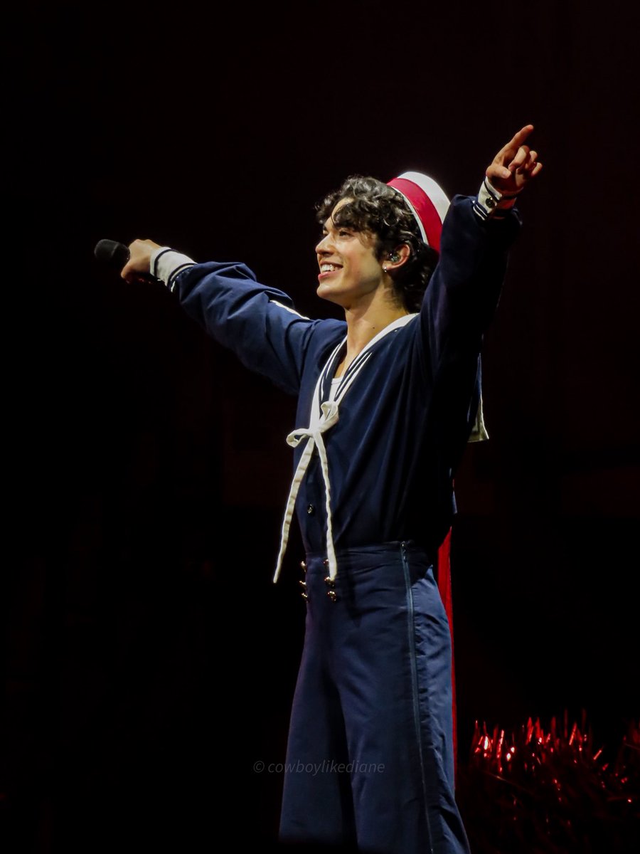 cowboylikediane's tweet photo. conan gray, paris night 1, wishbone tour⚓️ https://t.co/4Zn6Fd3Pc0