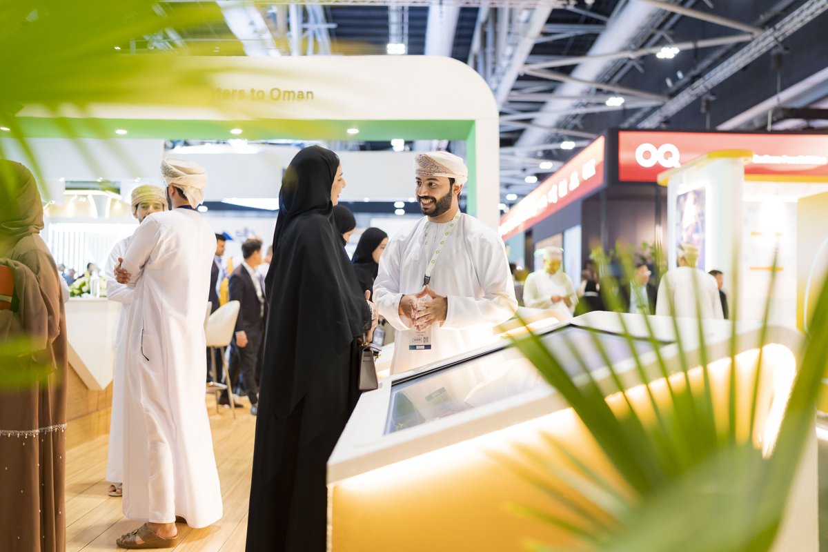 bp_Oman's tweet photo. يوم آخر مميز في معرض ومؤتمر عُمان للبترول والطاقة وأسبوع عُمان للاستدامة 👏 
سُعِدنا باستقبال زوّار ركن الشركة وتعريفهم بأعمالنا ومبادراتنا في الاستثمار الاجتماعي، كما شارك موظفونا في عدد من الجلسات الحوارية على مدار اليوم.
نتطلع للقائكم غداً في آخر أيام المعرض!
Another strong day at #OPES2026 and #OSW2026 👏
We were pleased to welcome visitors to our stand and share insights into our operations and social investment initiatives. Our people also took part in a number of panel discussions throughout the day.
With one more day to go, we look forward to seeing you tomorrow!