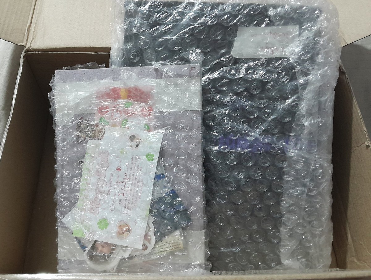 evi87357's tweet photo. @anaadanielli__ feedback POSITIVISSIMO para vc anny, meu álbum e meus photocards chegaram super bem embalados cheio de brindes maravilhosos fiquei encantada com o tanto q ela é atenciosa com as pessoas explica tudo certinho e sem conta q o processo foi MUITO tranquilo. Amei💞 https://t.co/puPJEMJxQU