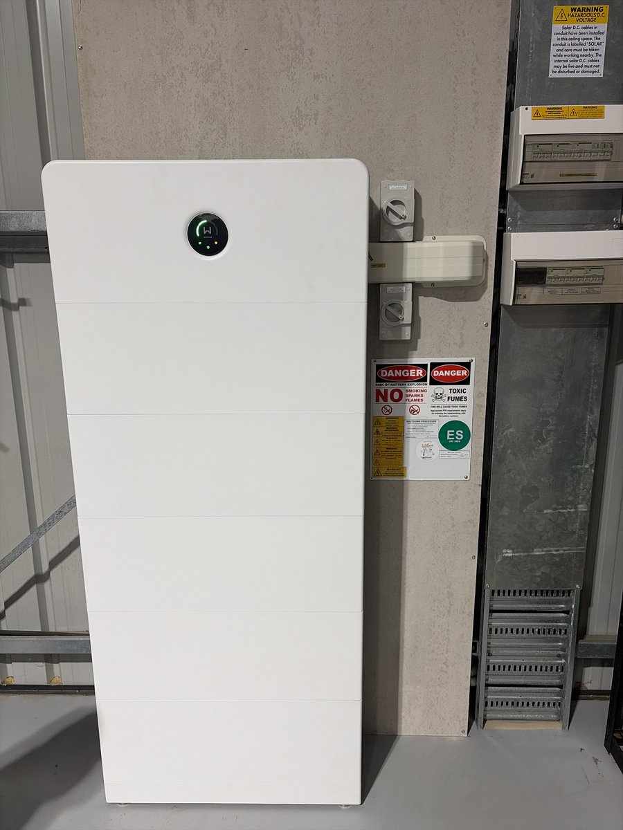 WilsonEnergyWA's tweet photo. Today we installed a 40kWh Goodwe battery system, along with a large solar array to keep it topped up. The customer experiences  regular power outages so having full home back up will be a great improvement for their quality of life in rural Geraldton! https://t.co/T3jnEIDx6d