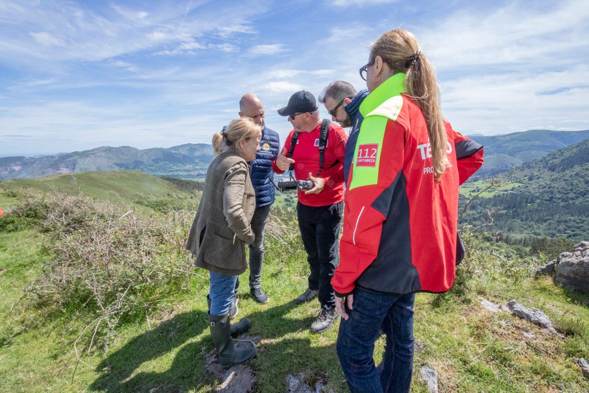 cantabriaes's tweet photo. ✅ @misabelurrutia valora la mejora de medios impulsada por el Gobierno frente a los incendios forestales #IIFF
#Cantabria refuerza la respuesta con un simulacro en el valle de Buelna, el envío de #ESAlert y la guía de respuesta para los ayuntamientos ℹ️ https://t.co/ldqayk3ujo https://t.co/9A0d45PHSo