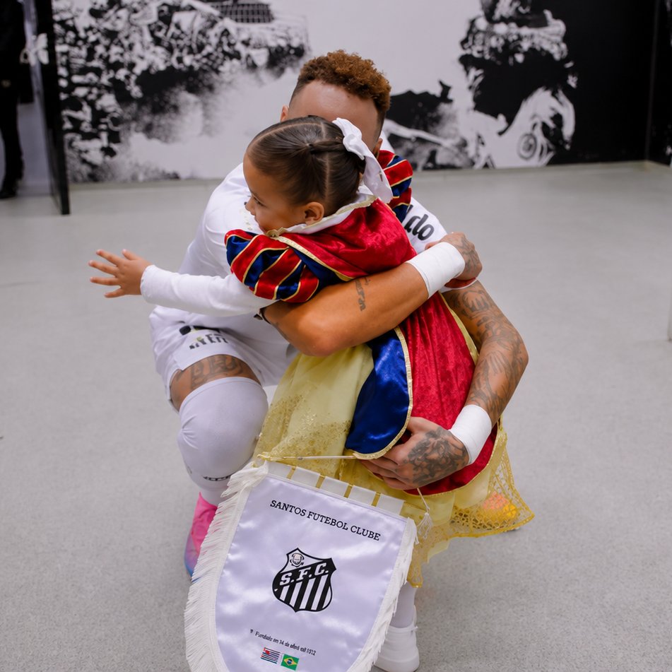 NovinhaDoNey's tweet photo. Deixe ele e a Princesa dele ❤️💙 https://t.co/5rd2WBO9Lv