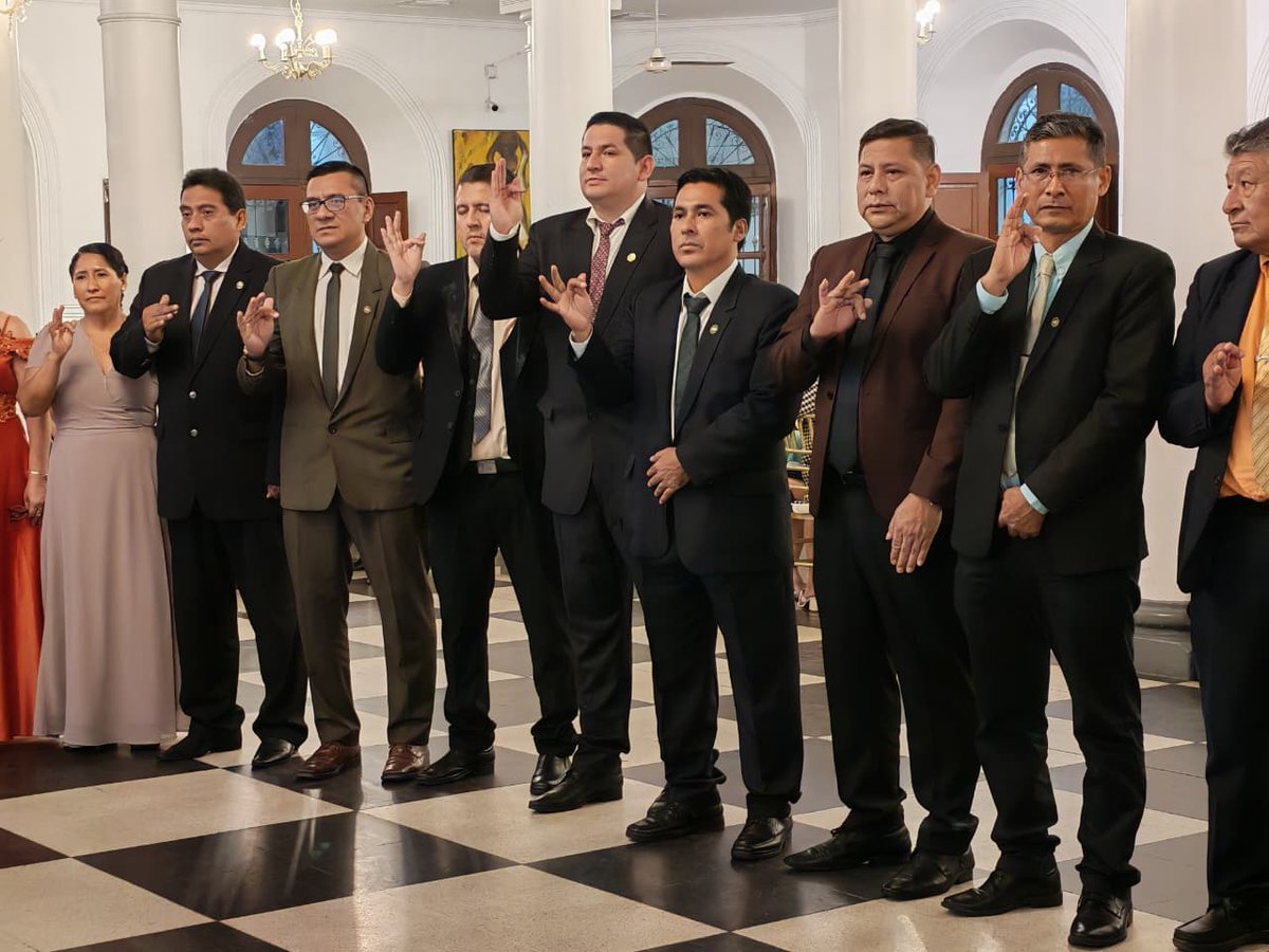 CPCSCZ's tweet photo. El CPC acompañó el acto de posesión del nuevo Directorio del Colegio de Contadores Públicos de Santa Cruz para la gestión 2026-2028, desarrollado en el marco de la conmemoración del Día del Contador Interamericano. 
#Comunicadores #SantaCruz #DíaDelContadorInteramericano https://t.co/SXBMNnpvbf