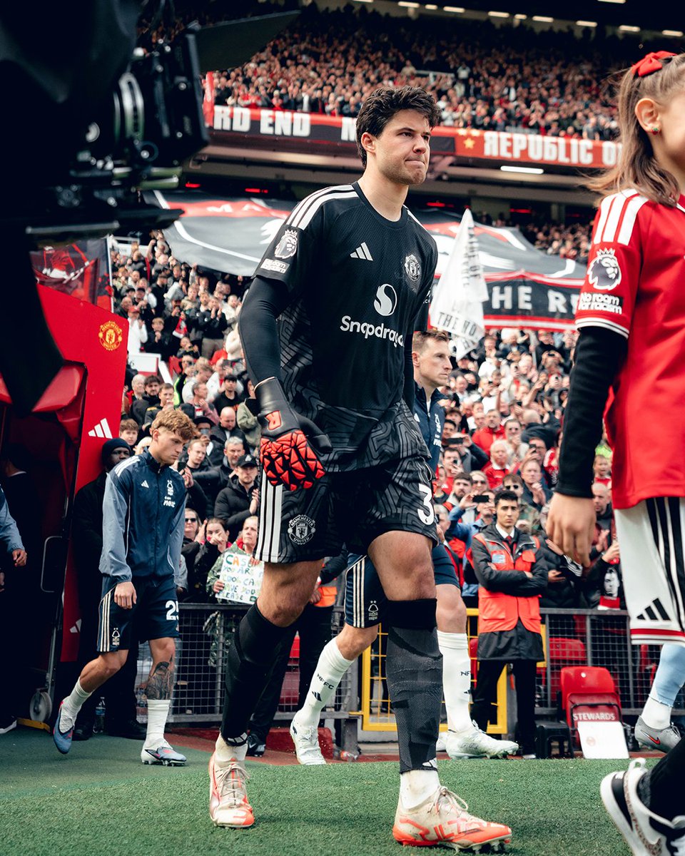 ManUtd's tweet photo. Super Senne ⚫️