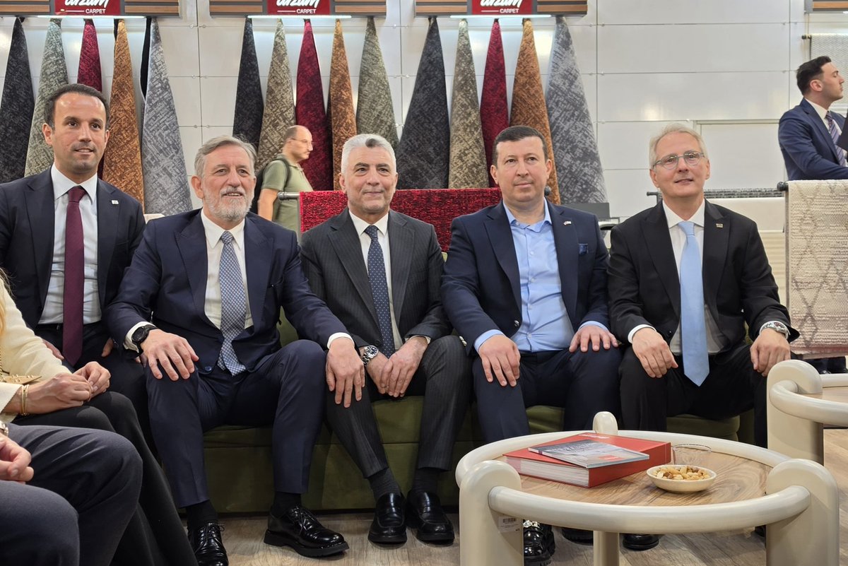 UmitUlku's tweet photo. Ticaret Bakanımız, değerli ağabeyim Prof. Dr. Ömer Bolat, Arzum Home standımıza teşrifleriyle bizleri onurlandırdı.

Sektörümüze ve ülke ekonomimize desteklerini esirgemeyen, ülkemiz için birçok önemli çalışmada bulunmuş Sayın Bakanımıza nazik ziyaretleri için teşekkür ediyor, gorevinde kolaylar diliyoruz.