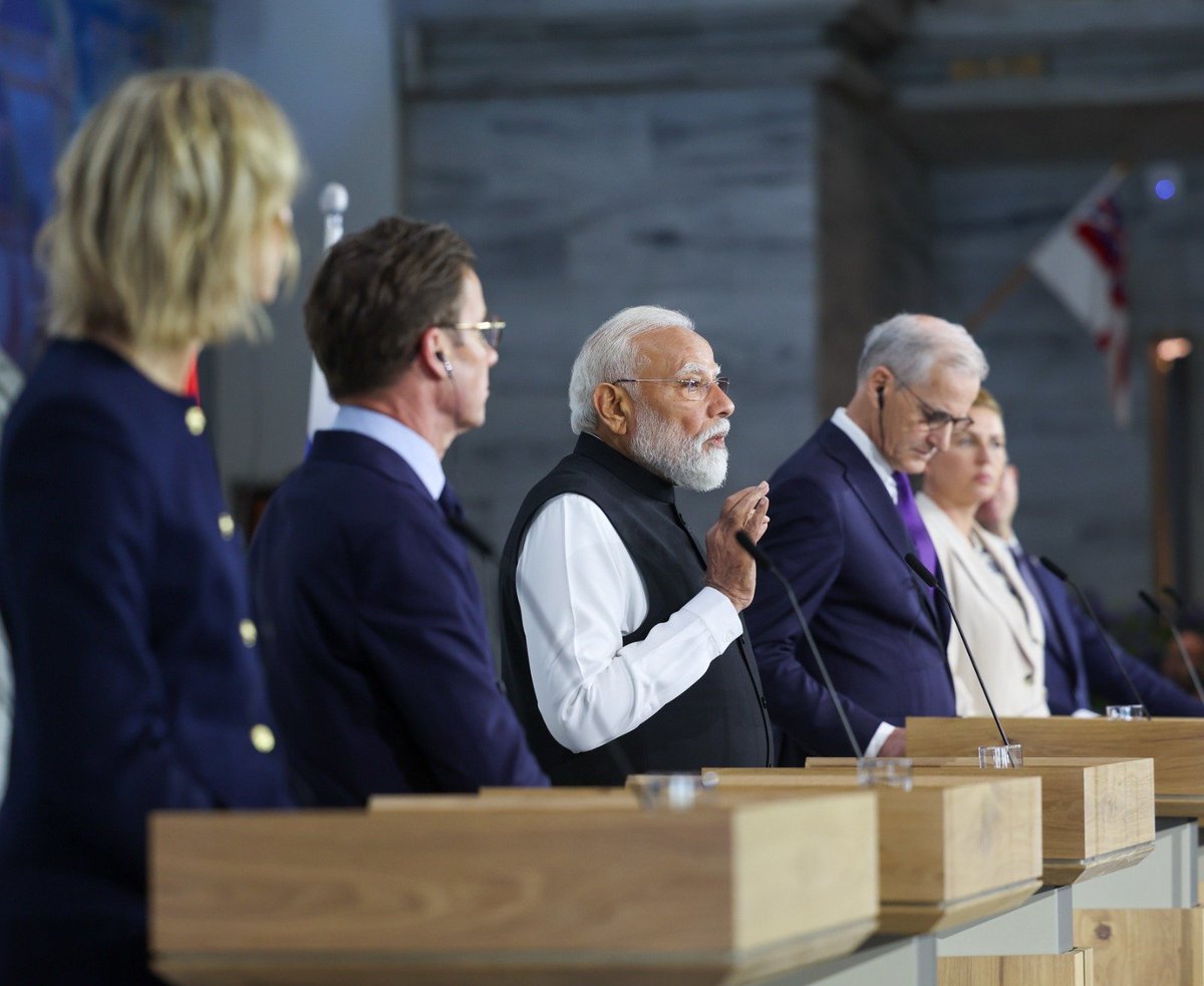 Narendra Modi tweet media