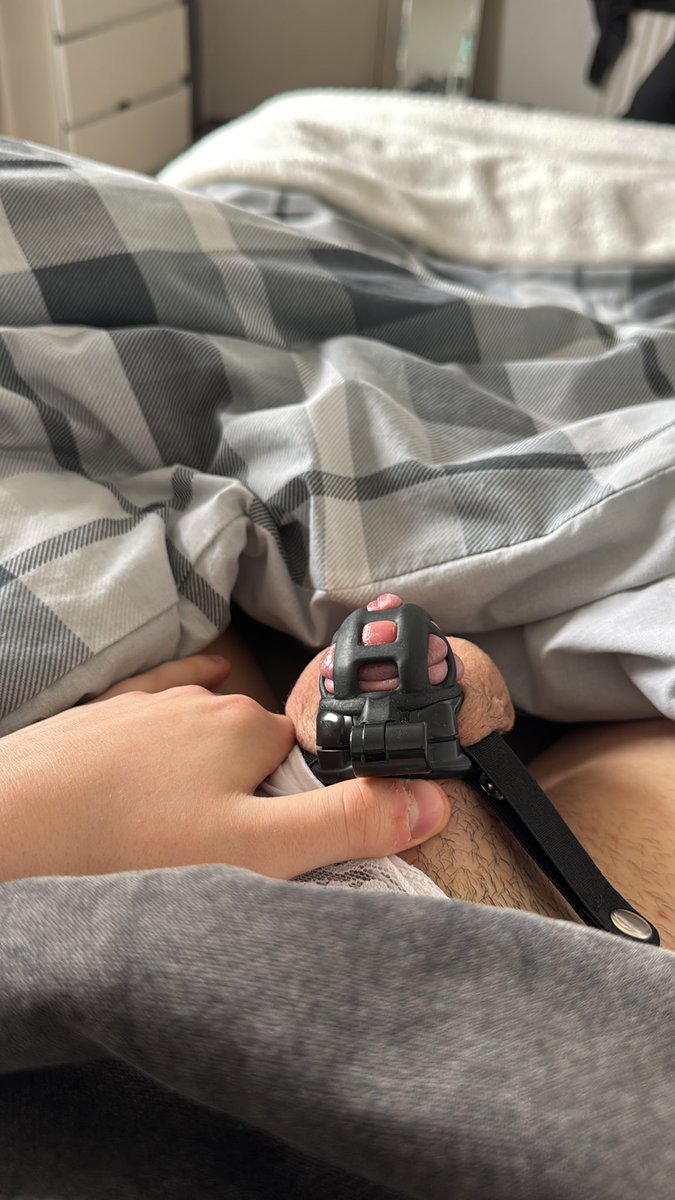 cagedforbbc_'s tweet photo. Day 6/14

#bnwo #chastity #locked #bbc #sissy https://t.co/XZMutyrwfu