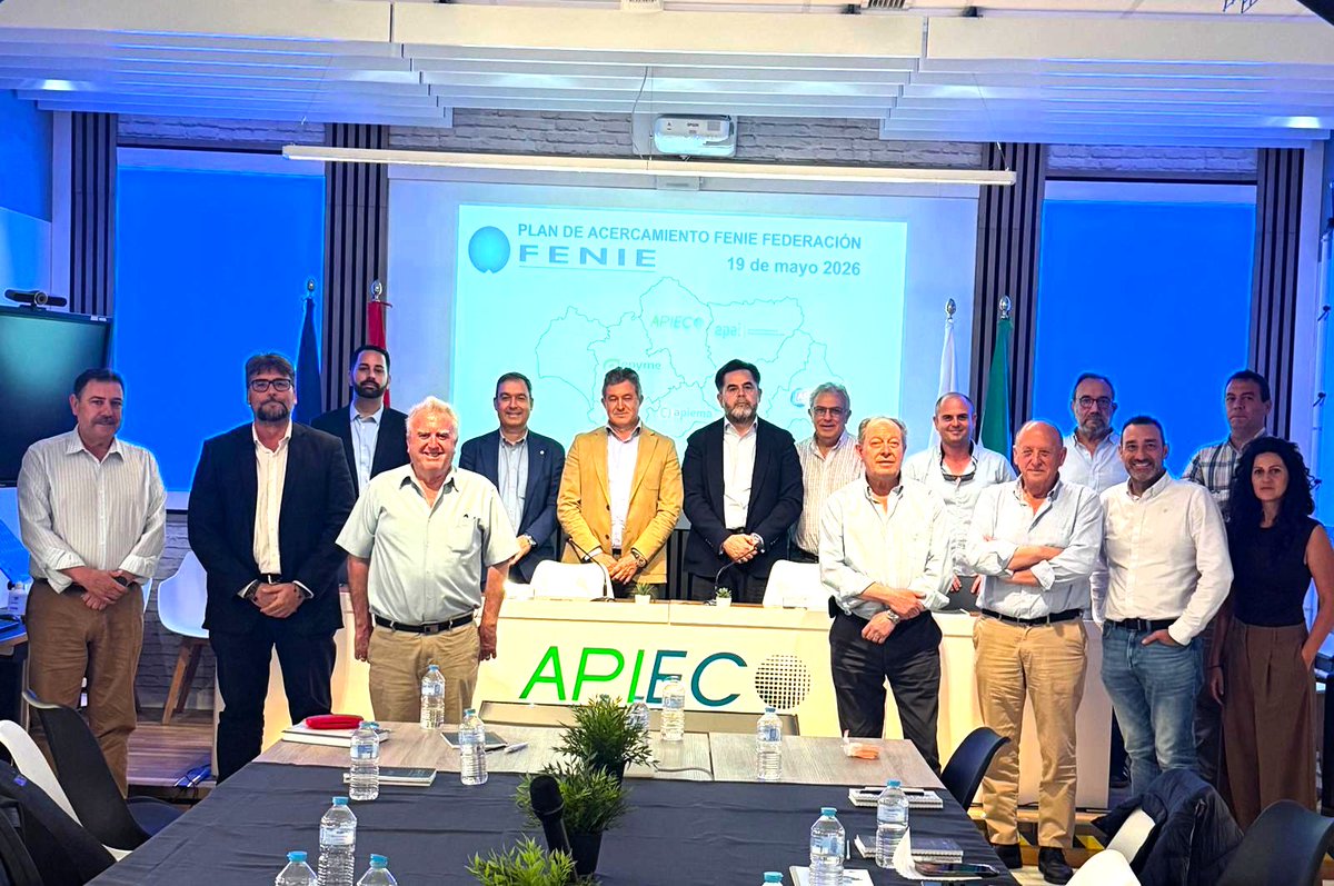 FenieInstalad's tweet photo. 📍Seguimos con el plan de acercamiento de FENIE, esta vez junto a las asociaciones de #Andalucía

Compartimos las líneas de trabajo de FENIE e intercambiamos ideas e iniciativas para conocer las necesidades y retos de las asociaciones a nivel autonómico. 🤝⚡ https://t.co/rZkbNxi05h