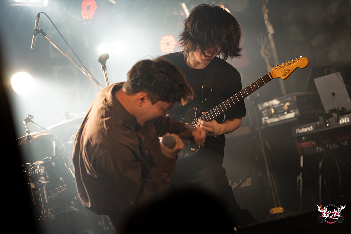 natsumealpha's tweet photo. 公式ホームページを更新しました！
ライブスケジュールと、ブツカリゲイコ5夏場所の高画質＆未公開写真も公開しております✌️
是非ツリーのURLから公式ホームページへ

こちらは未公開分から、hayatoojimaとナツメアのアツいギターバトル https://t.co/MdIQZ0nS6o