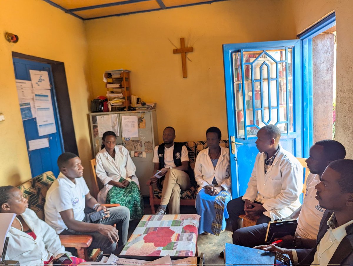 fmiubumuntu's tweet photo. Yesterday, FMI “Ubumuntu” in partnership with @aeerwanda  engaged parents, teachers, and school leaders in Kigembe sector, Rubona Cell under the @LIFT_Rwanda  to address challenges affecting children’s school performance at GS Sainte Famille Rubona. 1/2 https://t.co/IvwVAgqxtO
