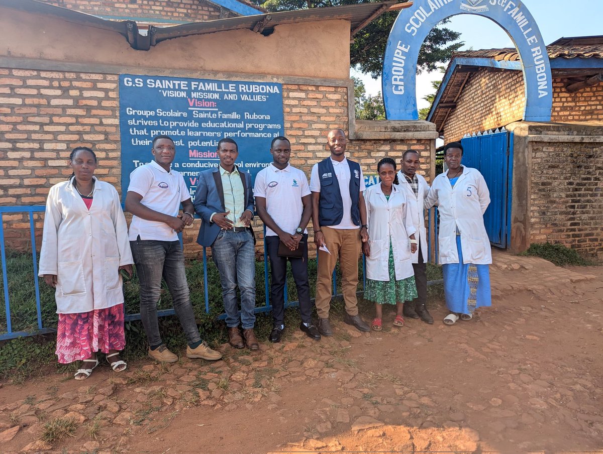 fmiubumuntu's tweet photo. Yesterday, FMI “Ubumuntu” in partnership with @aeerwanda  engaged parents, teachers, and school leaders in Kigembe sector, Rubona Cell under the @LIFT_Rwanda  to address challenges affecting children’s school performance at GS Sainte Famille Rubona. 1/2 https://t.co/IvwVAgqxtO