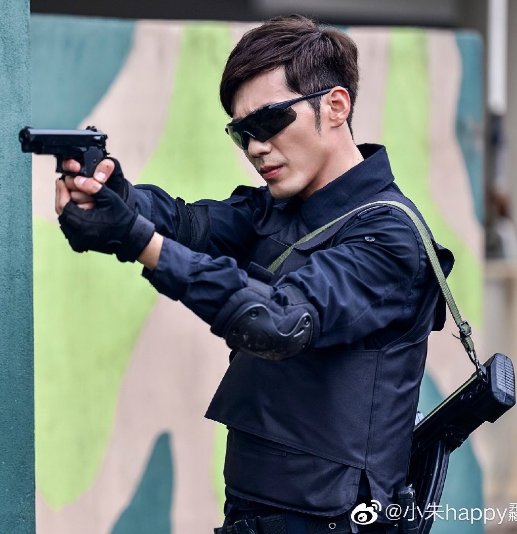 fandoestrans's tweet photo. OFFICER HAN 🫡🫡🫡🫡
just both my faves as the hottest police officers you've ever seen 🤤
#BaiYu as Han Chen in #MemoryLost
©️要守猫德 https://t.co/V3K3e3E5wl