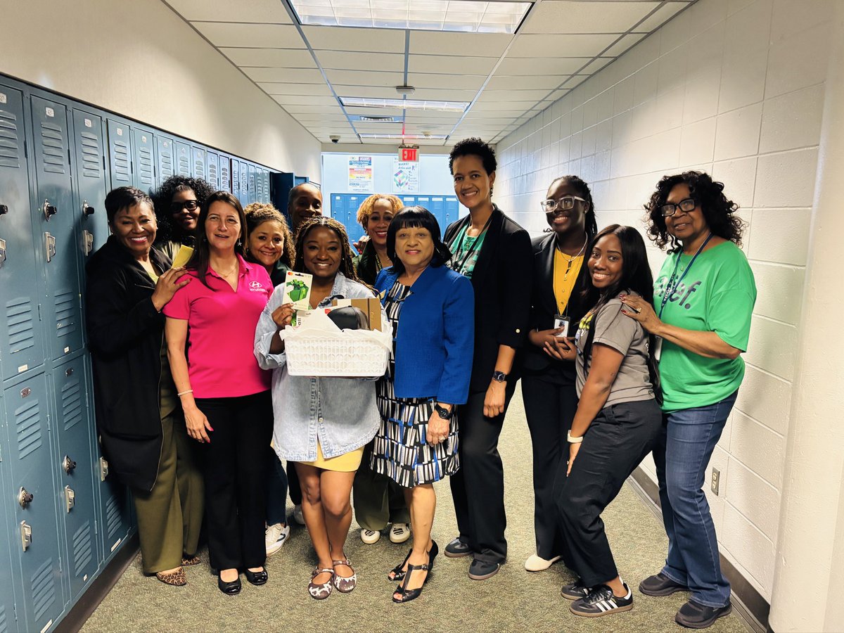 AlbrightMS's tweet photo. Group 1 Hyundai selected their Teacher of the Month, and this month it was none other than our very own Ms. Gant! Congratulations, Ms. Gant. We are so proud of you and grateful for the impact you make every day! #WarriorProud @AliefISD https://t.co/2X2I7R1MJc