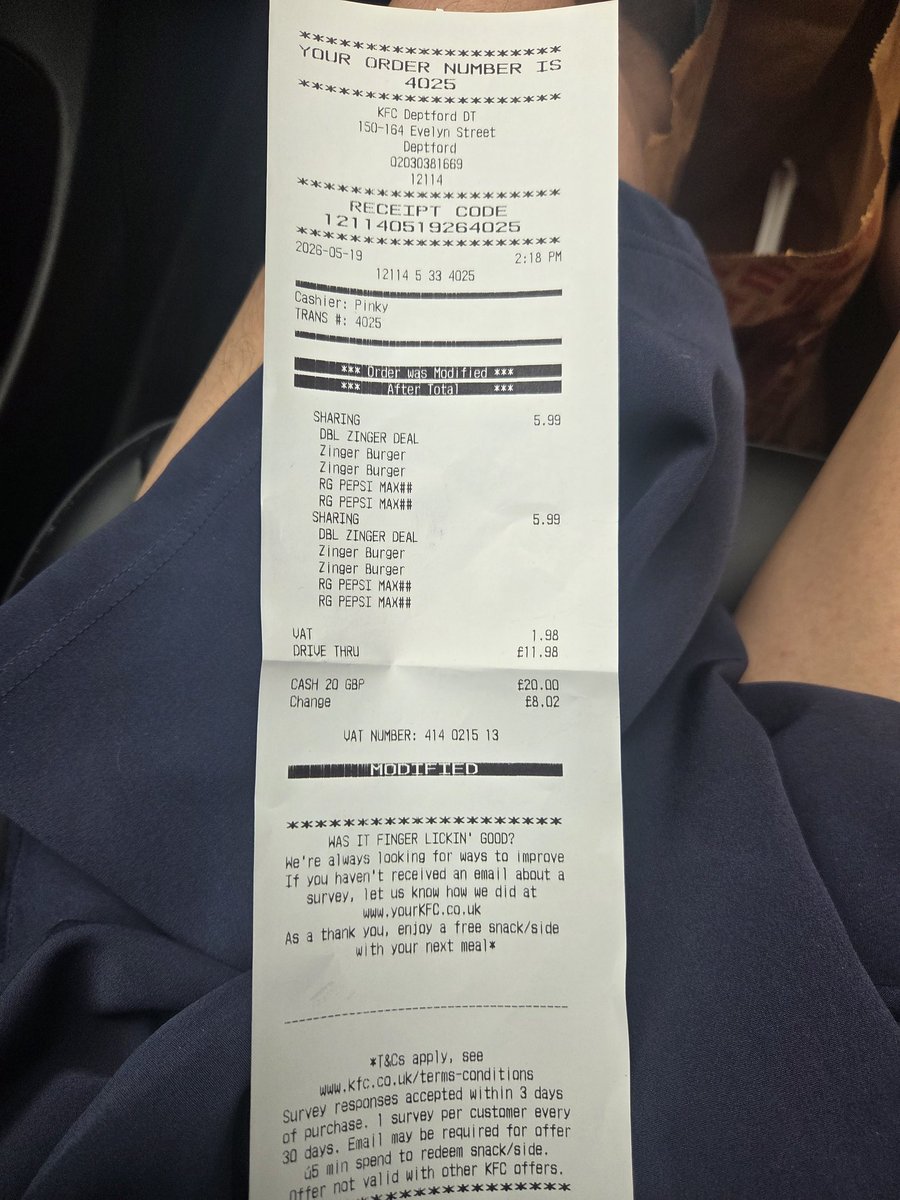 Chunghim's tweet photo. @KFC_UKI_Help just picked up my order after ordering through the drive through. Explicity stated one of the zinger burgers to be plain, this was even repeated back to me. but all 4 are the same. Not acceptable as someone has allergies and now without food. https://t.co/MDpmFqbc02