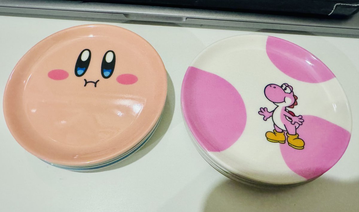 ヨッシーのお皿が増えました ファミマのだから同じ形だね