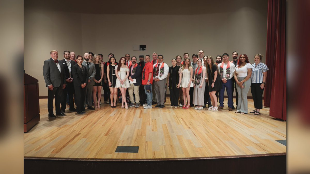 These Red Raiders are standing out at graduation this year with camo-tipped  stoles and cords. The tradition began in 2012 to honor veterans and  active-duty service members. Full story here >> https://t.co/vF1Yq96wS9