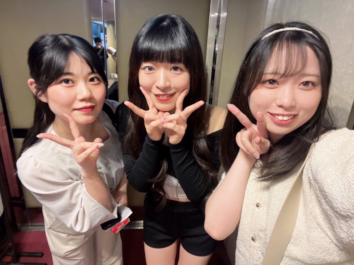 koharun529's tweet photo. なんとサプライズでデビューライブに私の可愛い可愛いお友達が来てくれたの🥹💓

ほんとに嬉しかったт_т

ありがとう🙇‍♀️

 #友は財産
 #両手に美女 https://t.co/YD9IEFamv2