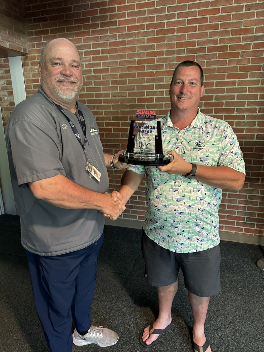 JCCAthletics's tweet photo. JAYHAWK NATION‼️

Join us in congratulating JCC swimming and diving head coach Todd Conklin as AD George Sisson presents him with his CSCAA Women’s Swimming and Diving Coach of the Year award. JCC won the men’s and women’s NJCAA Div3 national championship.

#ProtectTheNest🦅 https://t.co/2UHhqXQPBS