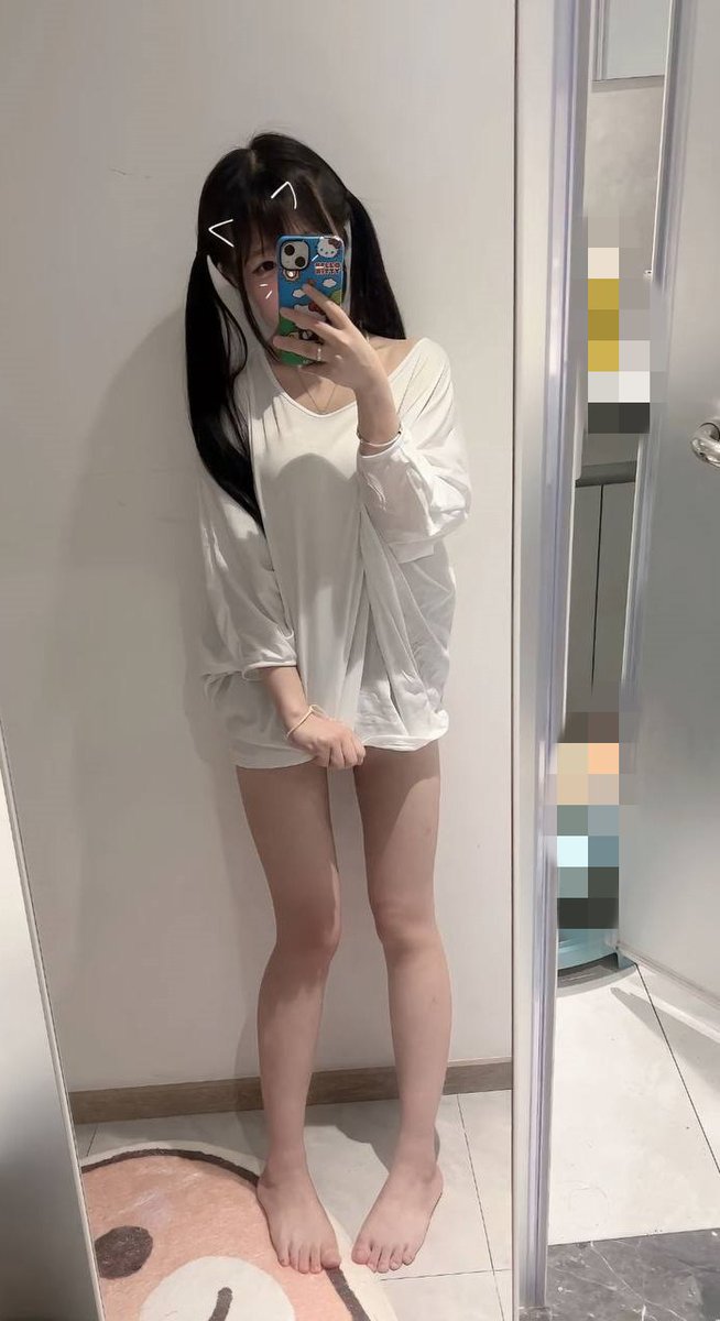 tw23650's tweet photo. 寬鬆上衣＋雙馬尾
是不是很像會黏人的那種女友感呀✨

#女友感 #雙馬尾 #甜妹日常 #初戀感  #清純系女孩 #軟萌甜妹 #長腿控 https://t.co/XdC8LQqbDD