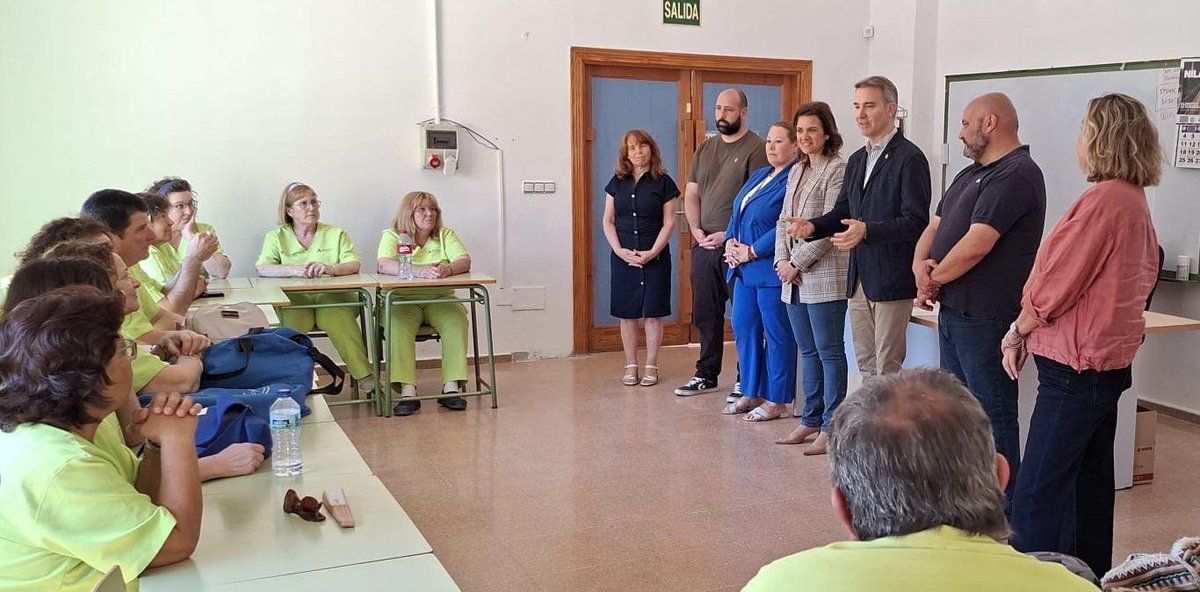 AlmeriaJunta's tweet photo. 🎓 15 personas desempleadas de Benahadux finalizan su proyecto de Empleo y Formación en atención sociosanitaria.

La Junta apoya también una nueva iniciativa en el municipio para formar a otras 15 personas en intervención socioeducativa para personas con discapacidad. https://t.co/XpIGYmaMXV