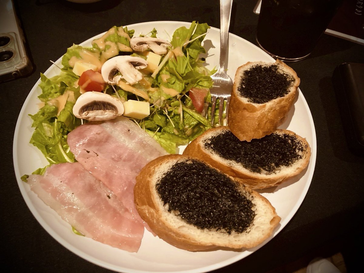 uruwashi581's tweet photo. 5/15の「怪談を語る会」は席がギリギリになる程沢山のご参加ありがとうございました✨そして今回は怪談師、一条ま〜太郎さん@sodoasisが参加され！びっくりしました😭10年前から彼の怪談はよく聴いていたのです✨流石、めちゃくちゃ引き込まれるオフレコ実話怪談でした…
#怪談 #実話怪談 #イベント https://t.co/yYBJnVkzfb