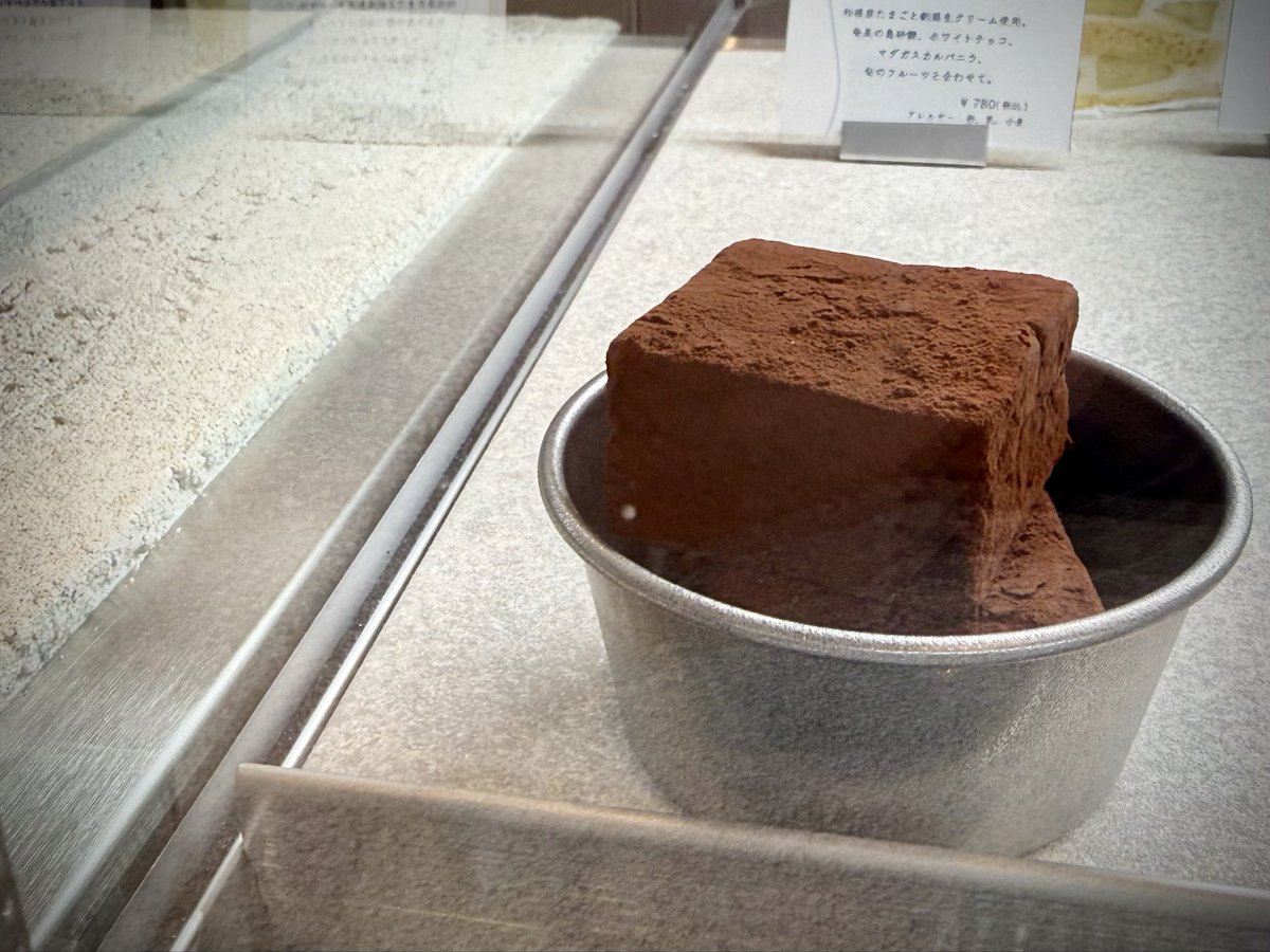 Karen_Ayukawa's tweet photo. EQUALLY atelier NOLE
今まで催事などでしか出逢えなかった生ケーキが常時あるという素晴らしい新店舗。
ミルクレープ・ショートケーキ・チーズケーキ・生チョコマシュマロ、どれも口溶けがよくて、瞬でなくなるのに余韻だけは長く続くとかあり得ないほどに美味しい。
#EQUALLY https://t.co/bkCoAwkLqK