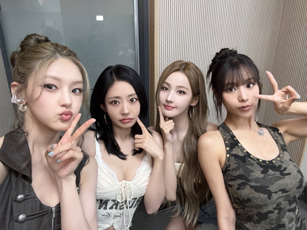 KISSOFLIFE_S2's tweet photo. [📸] 260519

서울시립대학교 대동제 ’항해‘

#KISSOFLIFE #키스오브라이프 #KIOF https://t.co/h72egKVLun