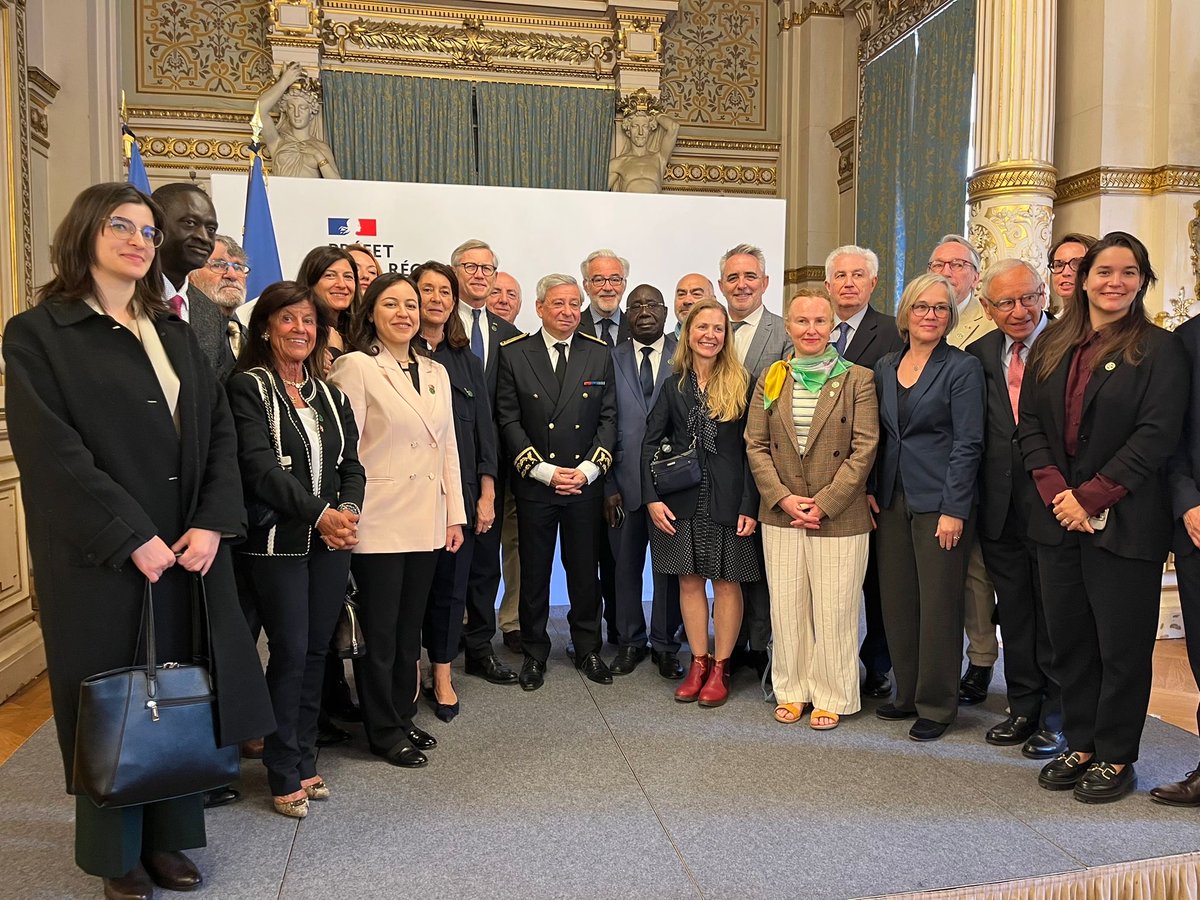 CogEspLyon's tweet photo. 🇫🇷Le Consulat général d’Espagne à Lyon souhaite la bienvenue au nouveau préfet de la région Auvergne Rhône-Alpes, M. Étienne Guyot. Le Consul général a assisté hier 18 mai à la cérémonie de prise de fonctions organisée à la Préfecture. Nous lui adressons tous nos vœux de réussite https://t.co/viLMSA4pyq