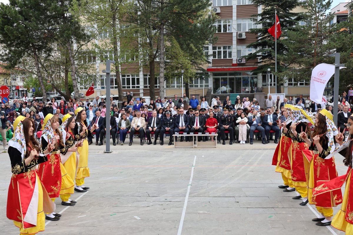 TCsabanozu's tweet photo. 19 Mayıs Atatürk'ü Anma, Gençlik ve Spor Bayramı'nın 107. Yılı İlçemizde Coşkuyla Kutlandı. https://t.co/ztTdoRXx6b