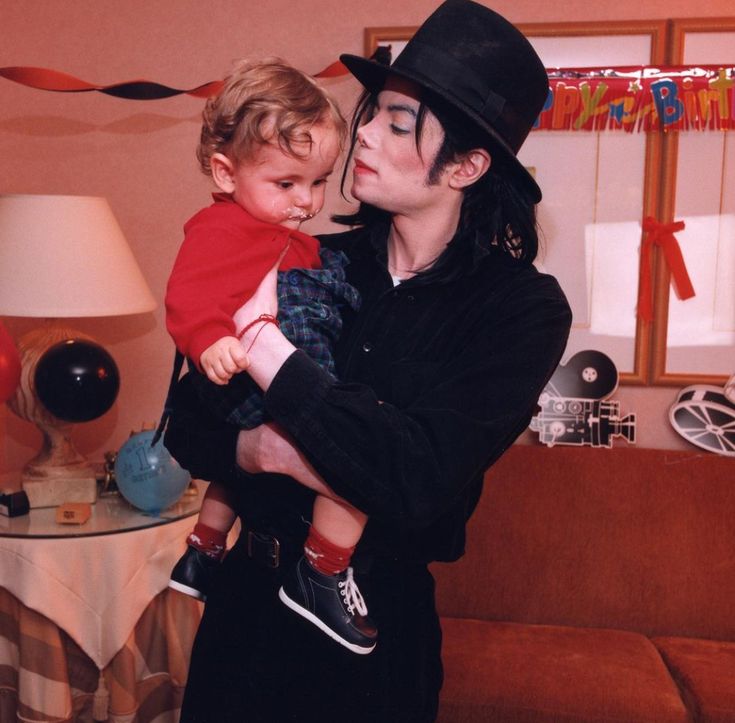 DullahTheking2's tweet photo. Once, Michael Jackson was holding a baby, and there were kids of all ages around him. One little child, about four years old, looked curiously at the baby in Michael’s arms and asked, “Michael, where do babies come from?”

Michael giggled and replied, “Well, the mommy and daddy hold hands, close their eyes really tight, and make a wish, hoping it comes true.”

The little kid smiled happily after hearing Michael’s answer.