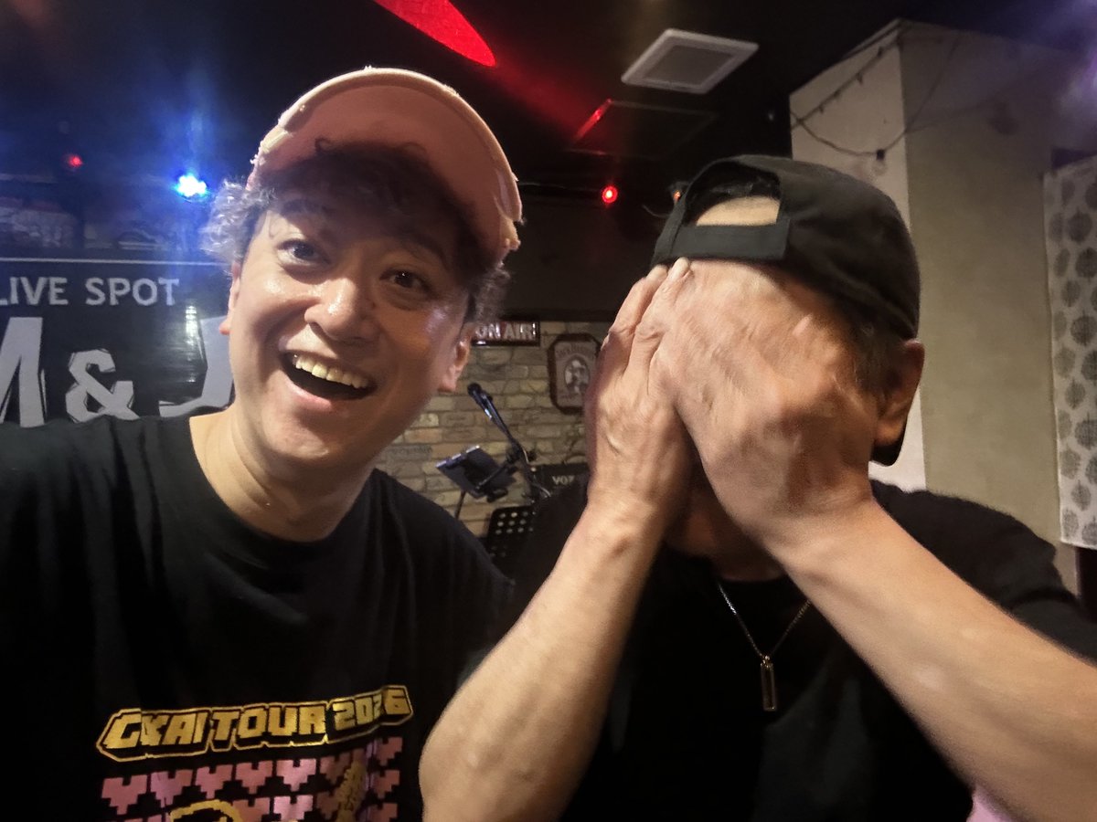 onotkm3's tweet photo. 47都道府県55ヶ所全国ゴ会ツアー本日二本目、、、
福島県、郡山M&Jさいくうすぎました‼️‼️
マスターのきーちゃん(67)一生おもろすぎたなあ、また絶対くるぞおおお
ノリとツッコミの陽気なおっちゃんかと思いきや終演後はそのギターのミッドのところ抜けてなかったからpa側でサポートしておいたよって専門的な振れ幅かっけえええ
郡山近郊の方ぜひライブバーM&J立ち寄ってくださいな❤️‍🔥
そして因縁の郡山、、、
今回は骨折らなかったぞおおおおw🦴🦴🦴
郡山ゴ会空気よすぎてあっちゅーまの90分だったんですが、、わいだけ！？
来月6/28にAlaska Jamのツアーで郡山PEAK ACTIONにいくので改めてよろすくだよ(この時に折る可能性あり)
さああ！！明日は山形初ゴ会ぶちかますぜええええ
山形ラーメンくいてえなあ！？

#GOKAITOUR
#ゴ会 
#ゴ会ツアー
#小野武正