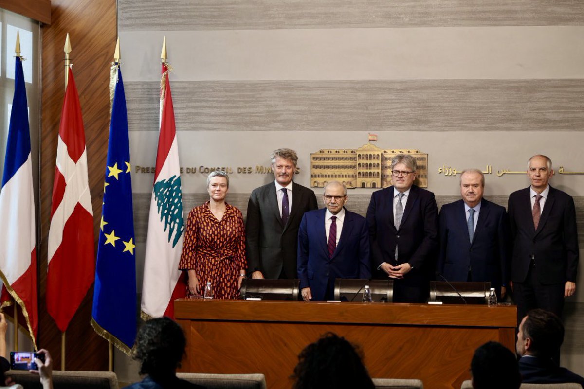 AmbaFranceLiban's tweet photo. Lancement au @grandserail du projet de redressement économique au 🇱🇧-Sud &amp; la Békaa, en présence du PM @nawafsalam, du ministre @JaberYassine, &amp; des ambassadeurs @Herve_Magro🇫🇷, @EUAmbLebanon 🇪🇺 &amp; @DKAmbLebanon🇩🇰.

▶️ 32M€ pour soutenir institutions publiques &amp; économies locales https://t.co/HMOxPmd9XG